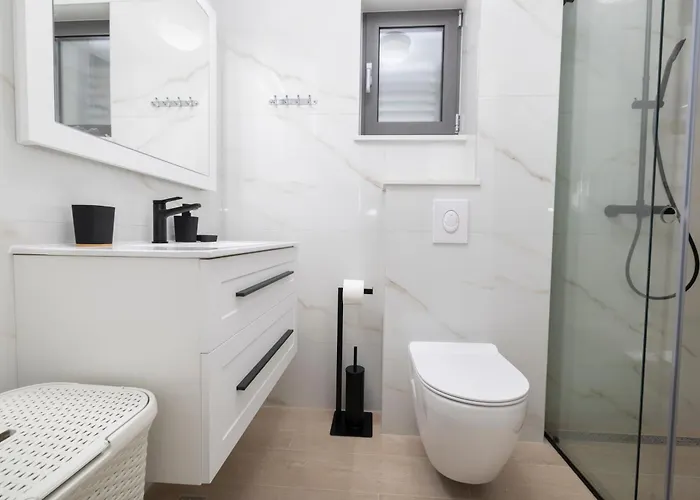 Ani Deluxe * Makarska